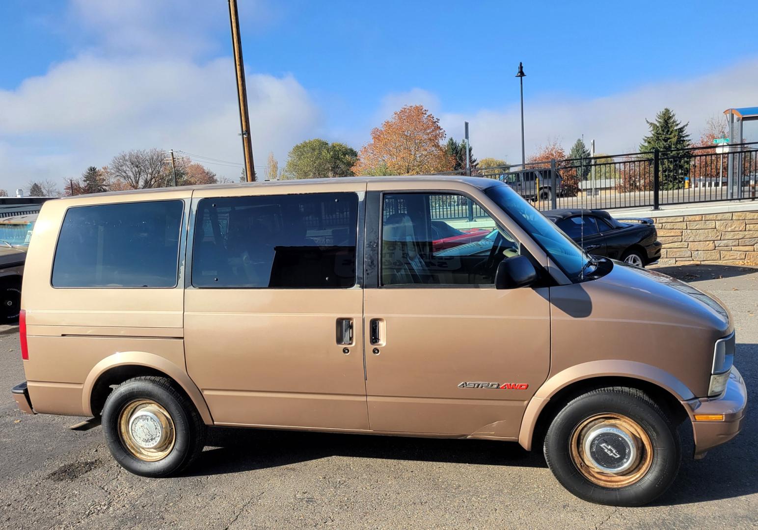 1996 Brown /Tan Chevrolet Astro (1GNEL19W0TB) with an 4.3L V6 engine, Automatic transmission, located at 450 N Russell, Missoula, MT, 59801, (406) 543-6600, 46.874496, -114.017433 - Hard to Find All Wheel Drive Astro Van. Only 86K Miles. Runs Great. Automatic Transmission. Air Conditioning. Cruise Control. 3rd Row Seating. This vehicle is more then 20 years old and is not eligible for lending through our finance companies - Photo#4